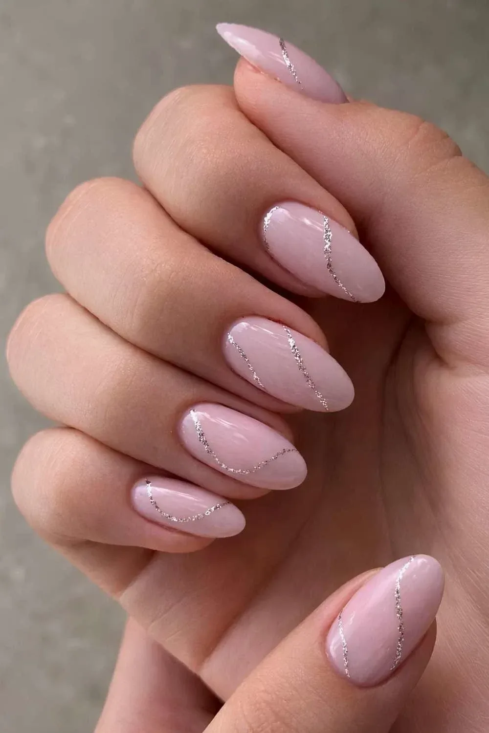Are light pink nails with glitter suitable for everyday wear Are light pink nails with glitter suitable for everyday wear