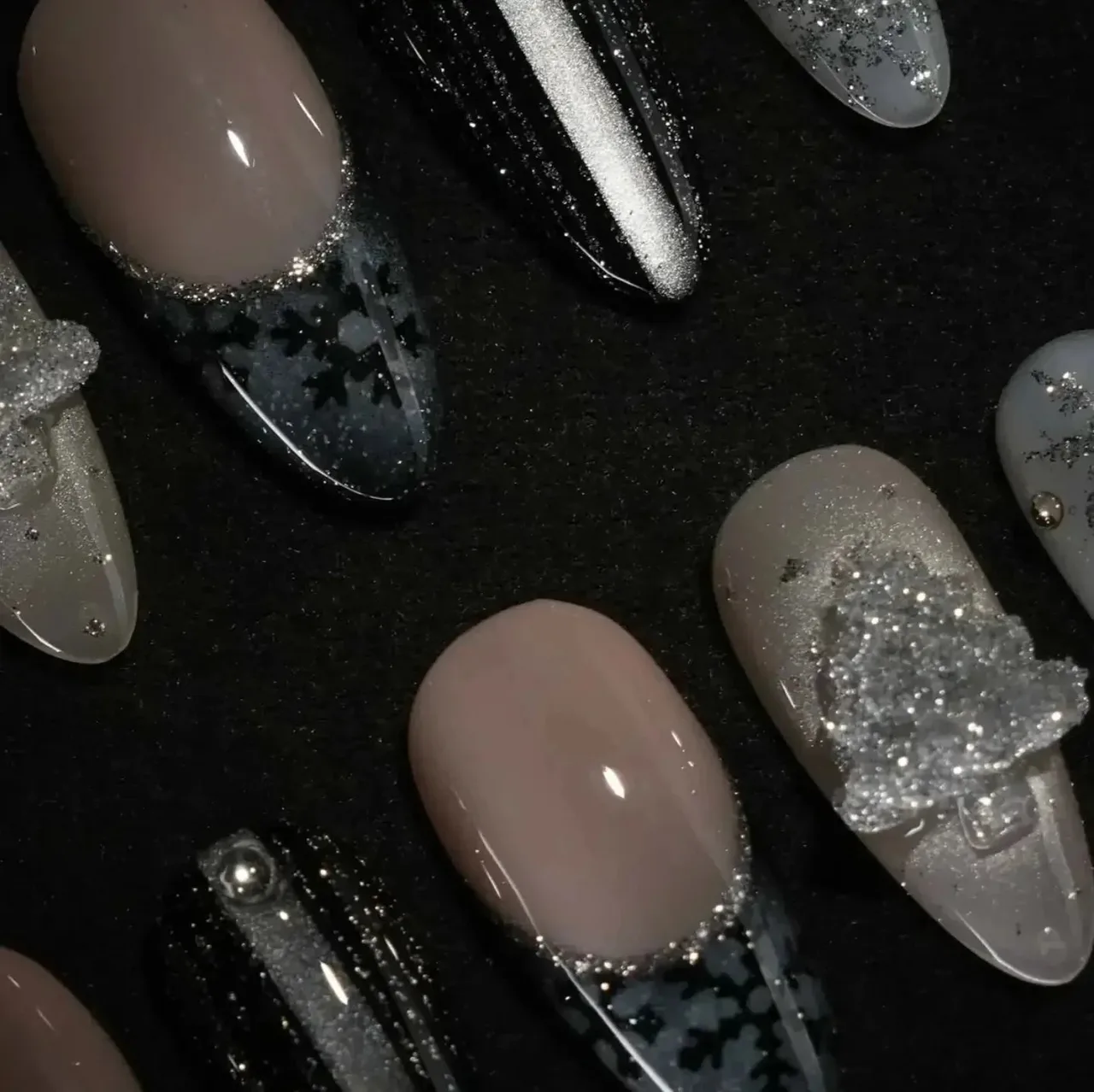 Can glitter be incorporated into edgy black nail designs