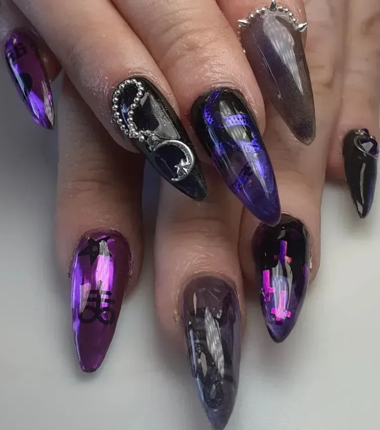 How can black and purple be effectively combined in nail designs
