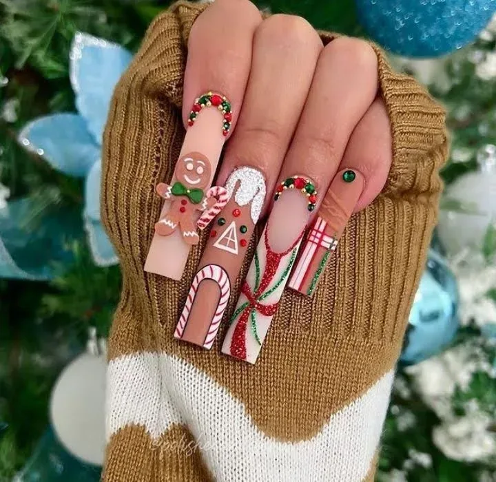 How can gingerbread house elements be incorporated into nail art