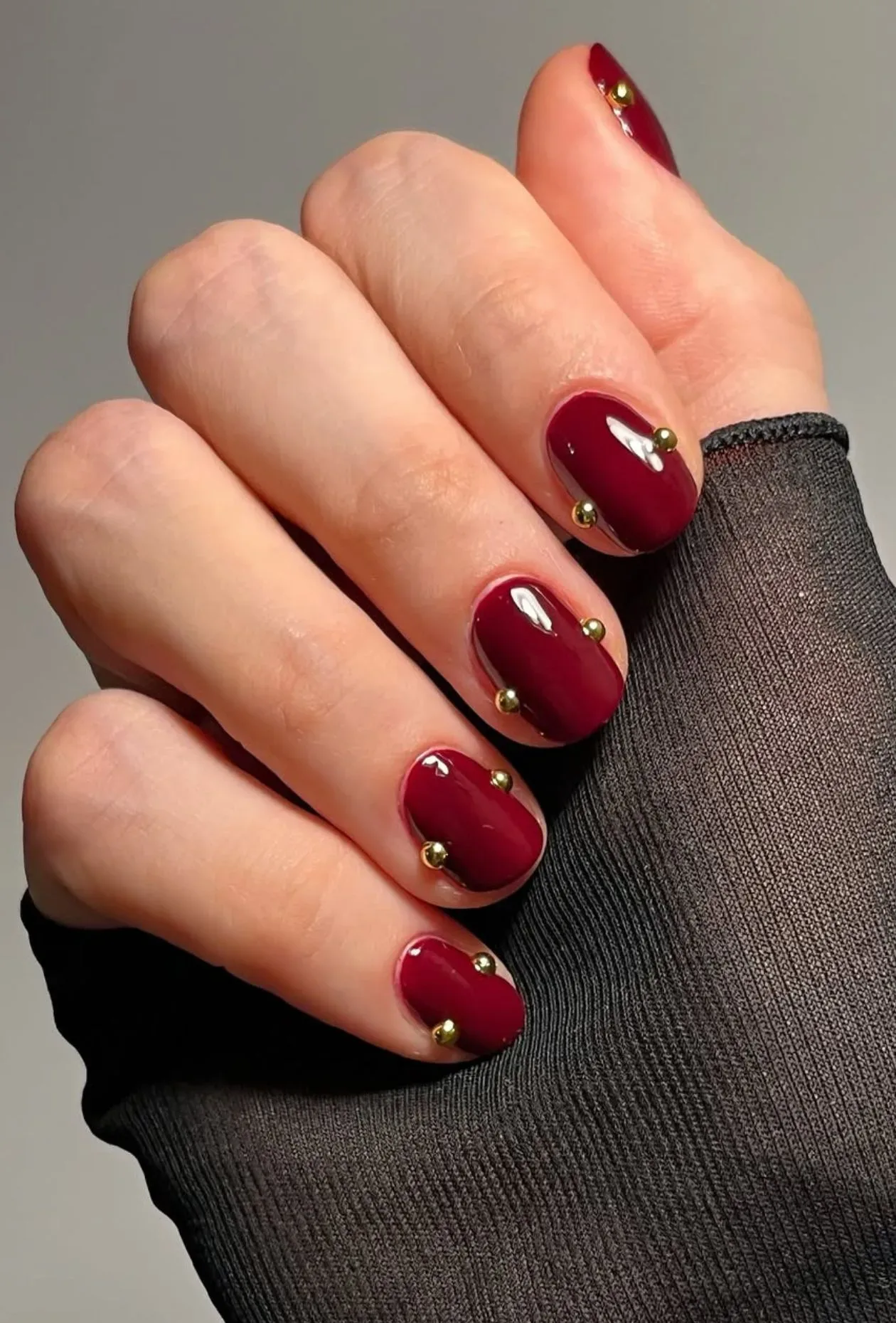 How can one achieve classy red nail designs