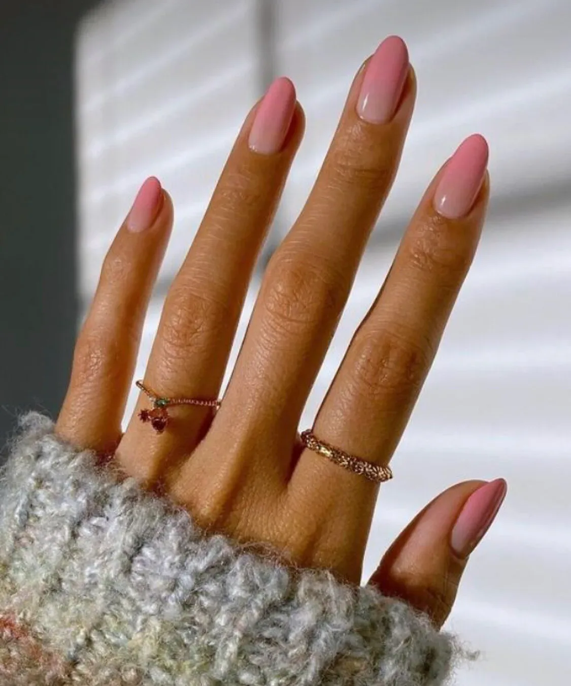 How can you achieve a subtle light pink ombre effect How can you achieve a subtle light pink ombre effect