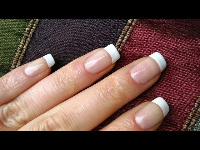 How to achieve a classic French manicure at home