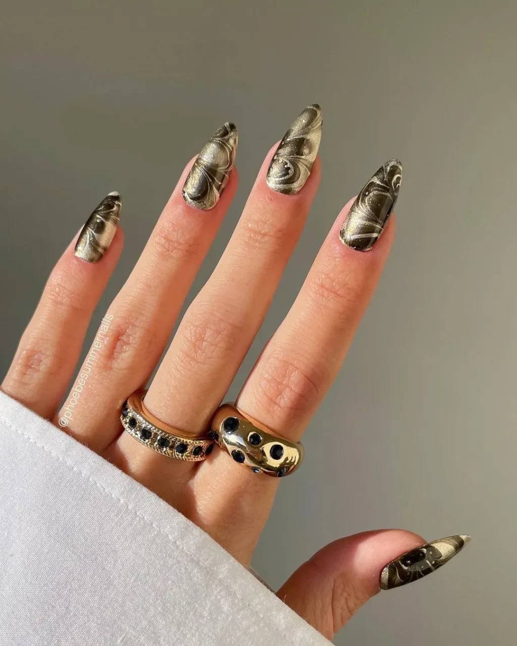 What abstract or geometric nail art designs are suitable for New Year's