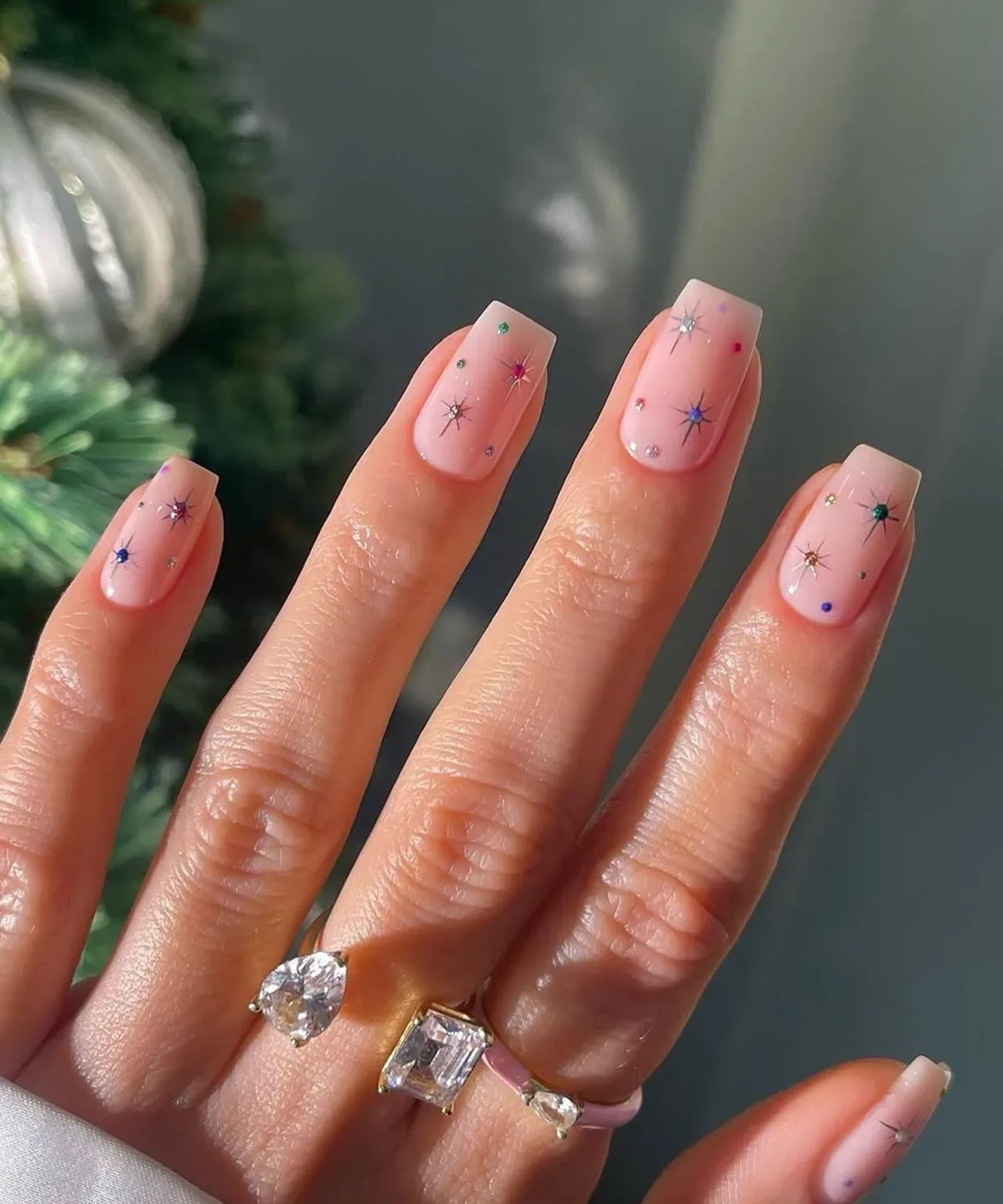 What are popular New Year's nail art designs