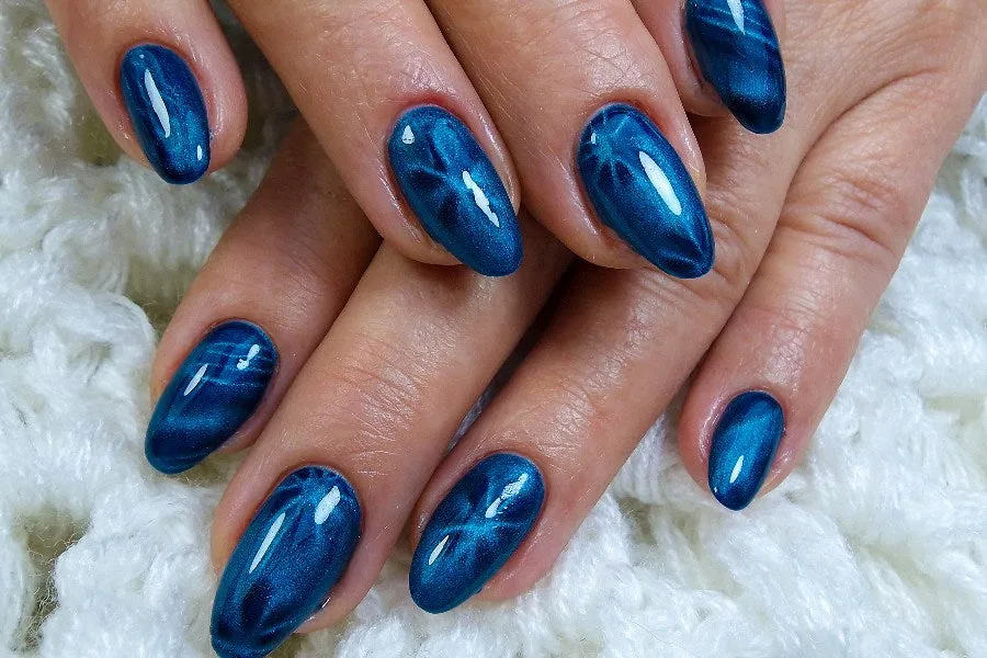 What are some cute short nail designs that are both stylish and practical