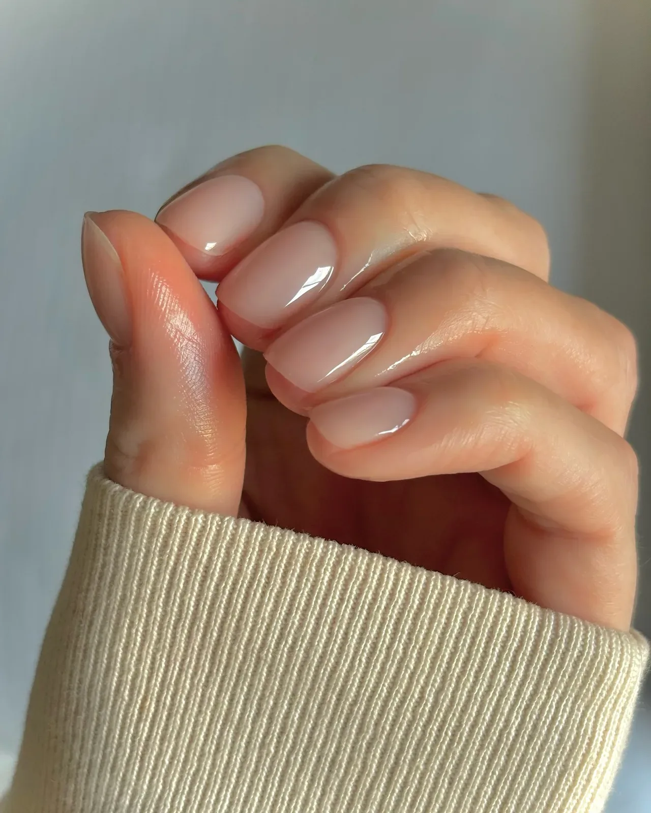 What are some examples of minimalist nail designs that make a statement What are some examples of minimalist nail designs that make a statement