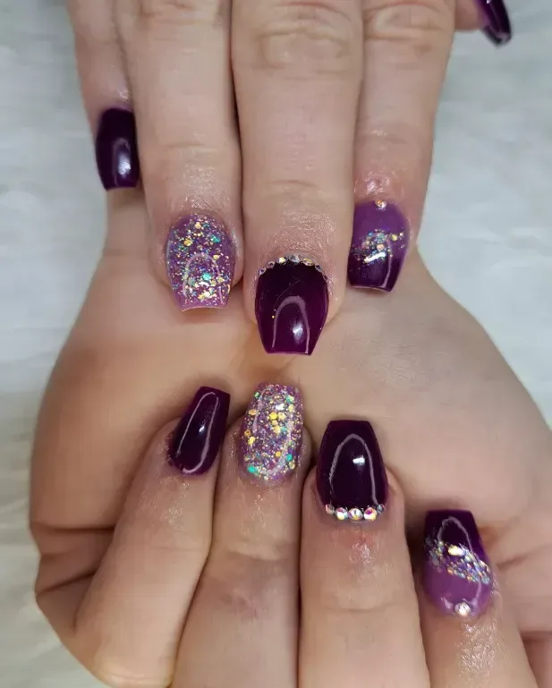 What are the different ways to use glitter in purple nail designs