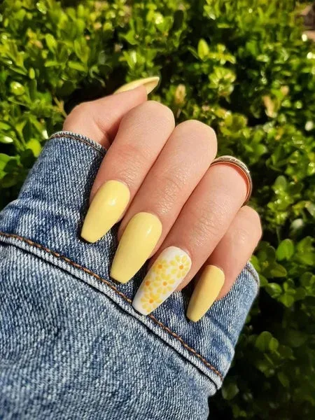 What are the most popular yellow nail designs