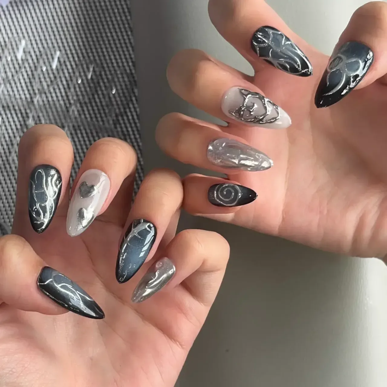 What are Y2K Nails