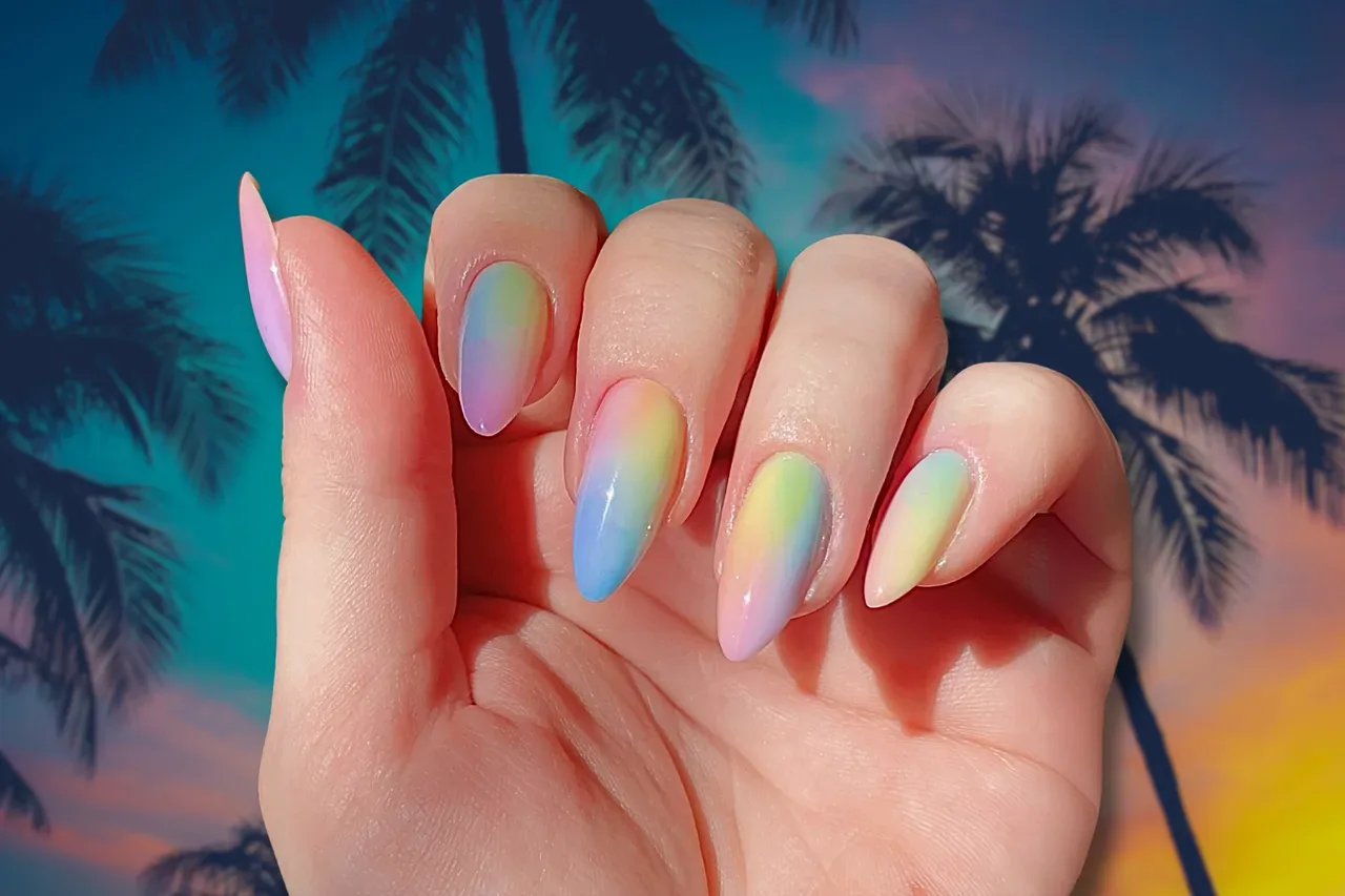 What unique color gradients can be achieved with ombre nails What unique color gradients can be achieved with ombre nails