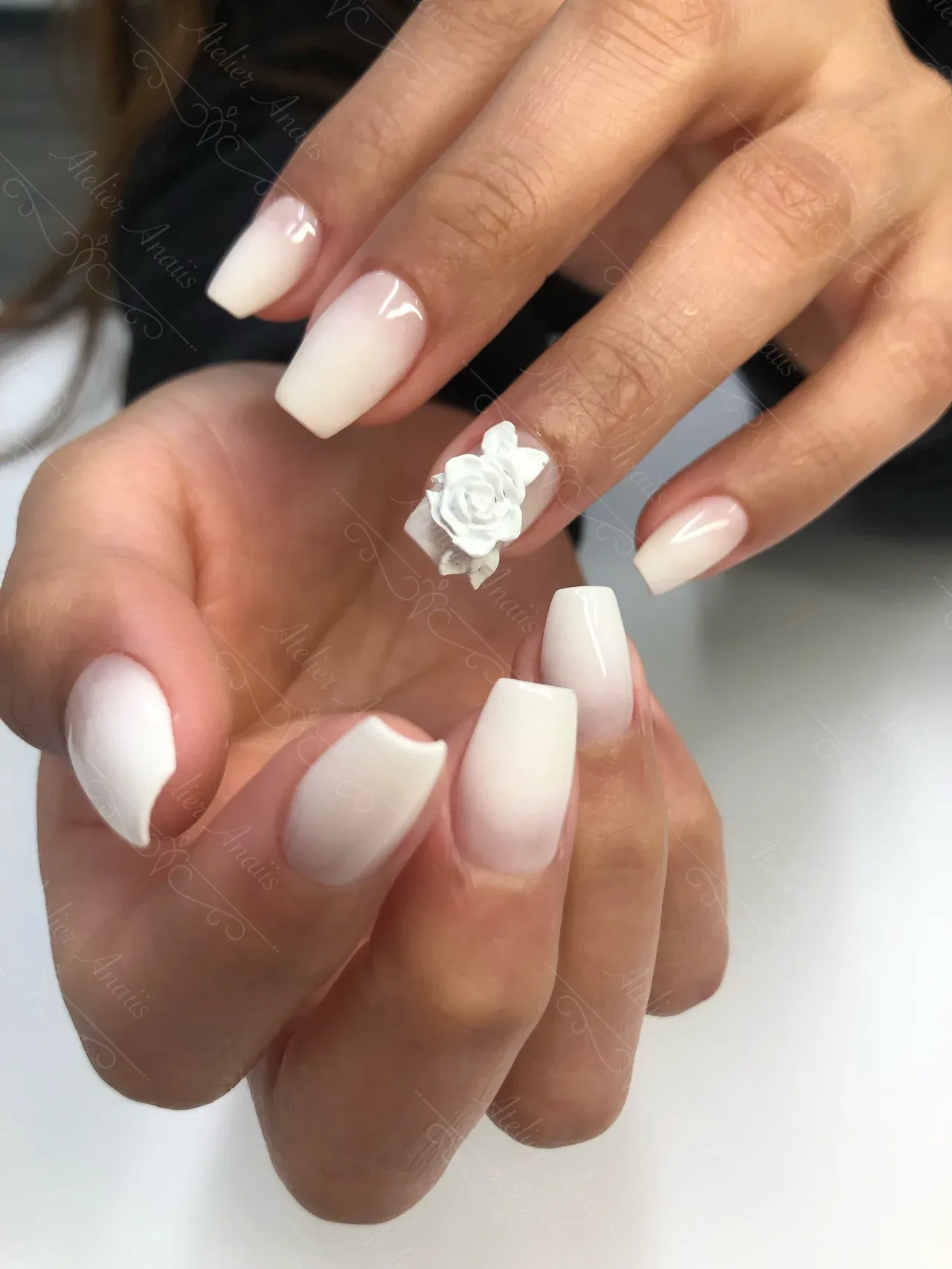 Which nail designs are best for a glamorous wedding Which nail designs are best for a glamorous wedding